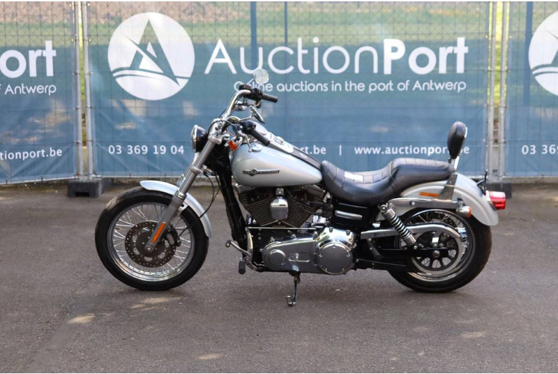 Harley-Davidson Super Glide Custom - אופנוע: תמונה 2 Harley-Davidson Super Glide Custom - אופנוע: תמונה 2