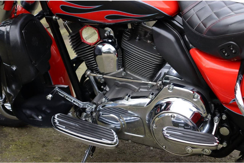 אופנוע Harley-Davidson Ultra Classic CVO: תמונה 18