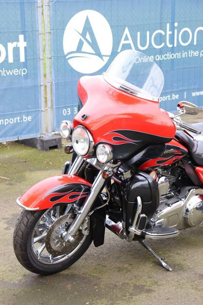 אופנוע Harley-Davidson Ultra Classic CVO: תמונה 14