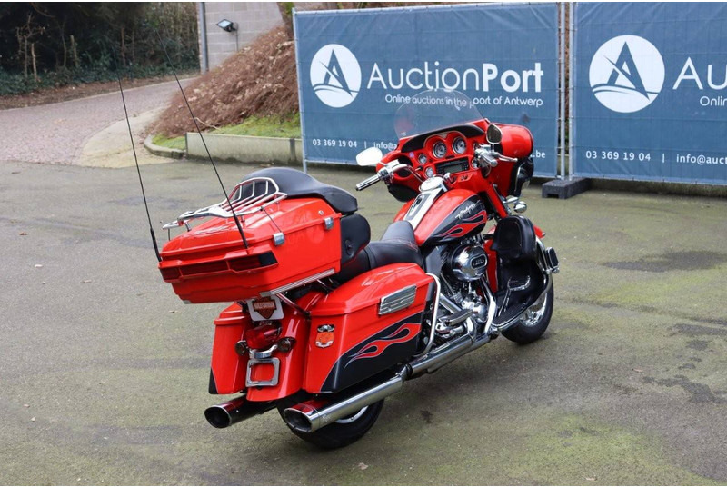 אופנוע Harley-Davidson Ultra Classic CVO: תמונה 6