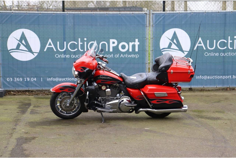 Harley-Davidson Ultra Glide CVO - אופנוע: תמונה 1 Harley-Davidson Ultra Glide CVO - אופנוע: תמונה 1