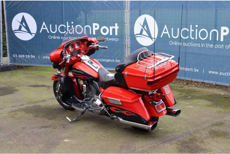 Harley-Davidson Ultra Glide CVO - אופנוע: תמונה 4 Harley-Davidson Ultra Glide CVO - אופנוע: תמונה 4