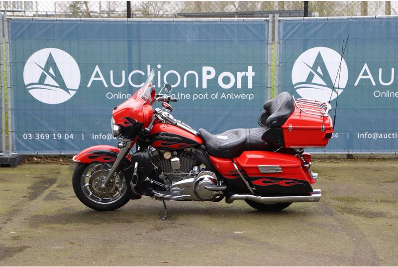 Harley-Davidson Ultra Glide CVO - אופנוע: תמונה 2 Harley-Davidson Ultra Glide CVO - אופנוע: תמונה 2