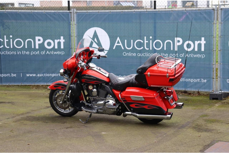 Harley-Davidson Ultra Glide CVO - אופנוע: תמונה 3 Harley-Davidson Ultra Glide CVO - אופנוע: תמונה 3