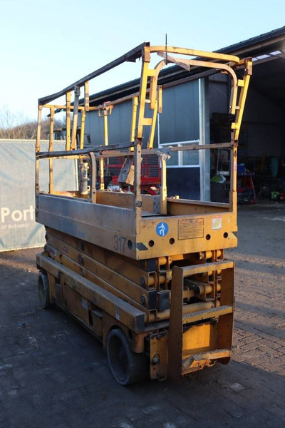 Haulotte COMPACT 10N - מעלית מספריים: תמונה 5 Haulotte COMPACT 10N - מעלית מספריים: תמונה 5