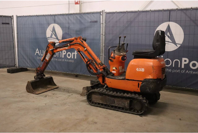 Hitachi EX8-2B - מיני מחפר: תמונה 3 Hitachi EX8-2B - מיני מחפר: תמונה 3
