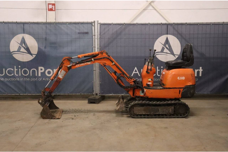 Hitachi EX8-2B - מיני מחפר: תמונה 2 Hitachi EX8-2B - מיני מחפר: תמונה 2