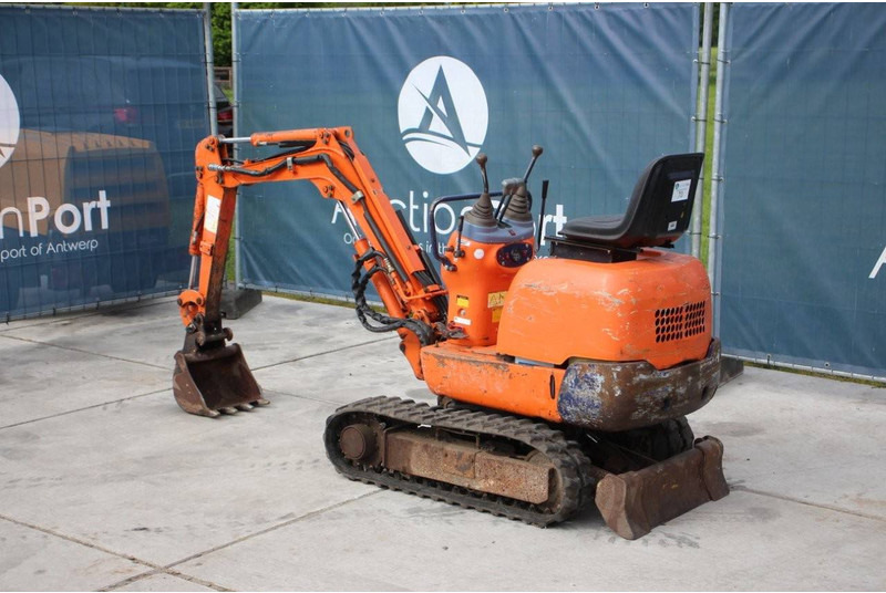 Hitachi - מיני מחפר: תמונה 3 Hitachi - מיני מחפר: תמונה 3