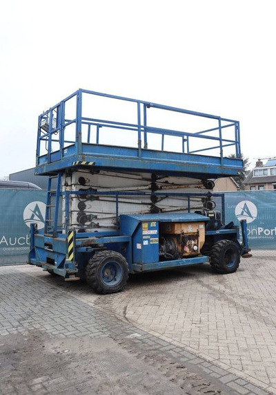 Holland lift COMBISTAR B-195DL25-4WD/P/N - מעלית מספריים: תמונה 5 Holland lift COMBISTAR B-195DL25-4WD/P/N - מעלית מספריים: תמונה 5