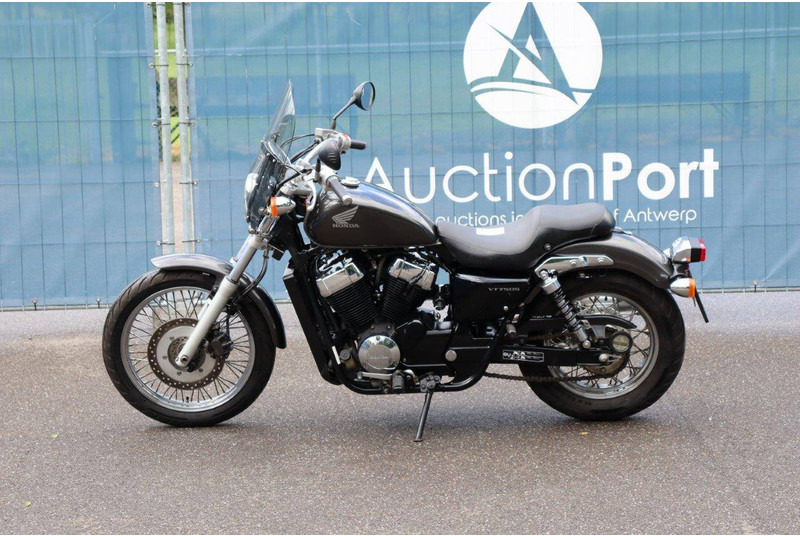 Honda VT750 - אופנוע: תמונה 2 Honda VT750 - אופנוע: תמונה 2
