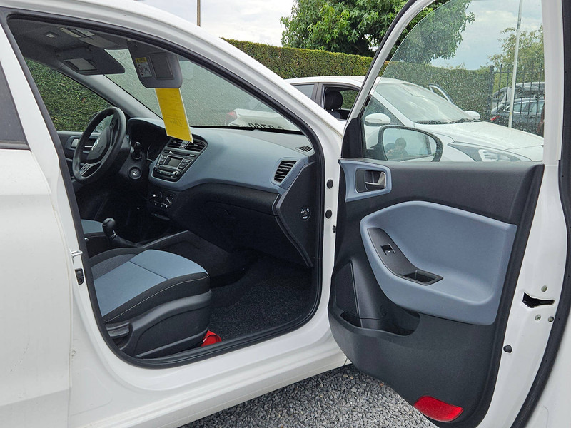 Hyundai i20 1.2 - סדאן: תמונה 5 Hyundai i20 1.2 - סדאן: תמונה 5