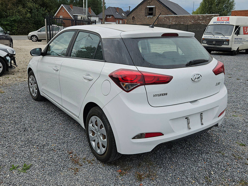 Hyundai i20 1.2 - סדאן: תמונה 2 Hyundai i20 1.2 - סדאן: תמונה 2