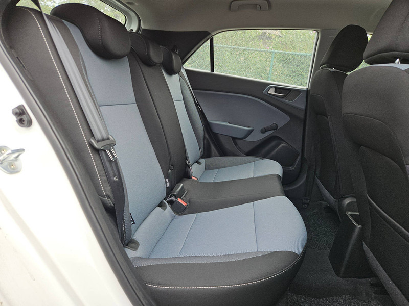 Hyundai i20 1.2 - סדאן: תמונה 5 Hyundai i20 1.2 - סדאן: תמונה 5