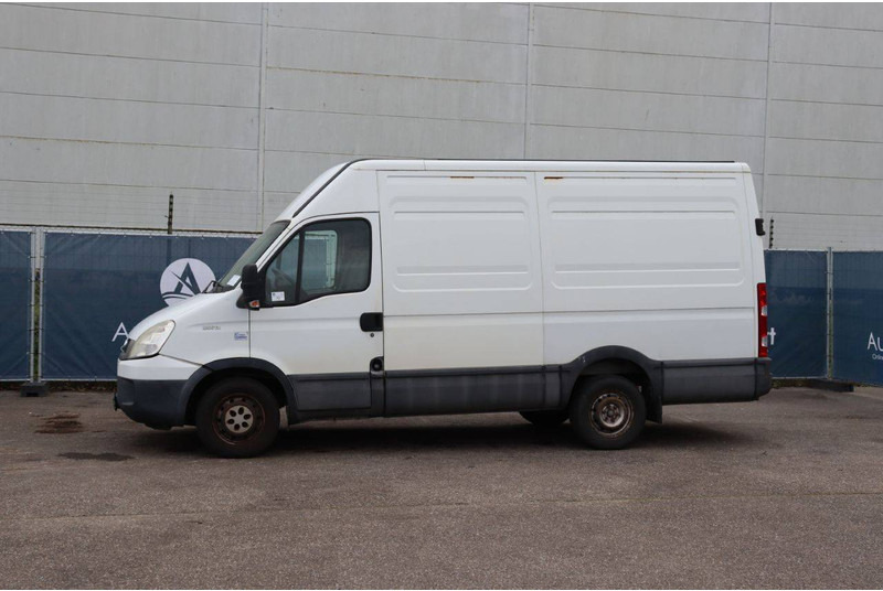 Iveco Daily 35S13 - כלי רכב מסחרי עם לוח: תמונה 1 Iveco Daily 35S13 - כלי רכב מסחרי עם לוח: תמונה 1