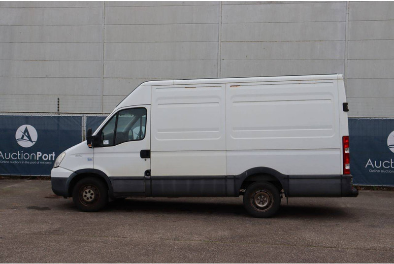 Iveco Daily 35S13 - כלי רכב מסחרי עם לוח: תמונה 3 Iveco Daily 35S13 - כלי רכב מסחרי עם לוח: תמונה 3