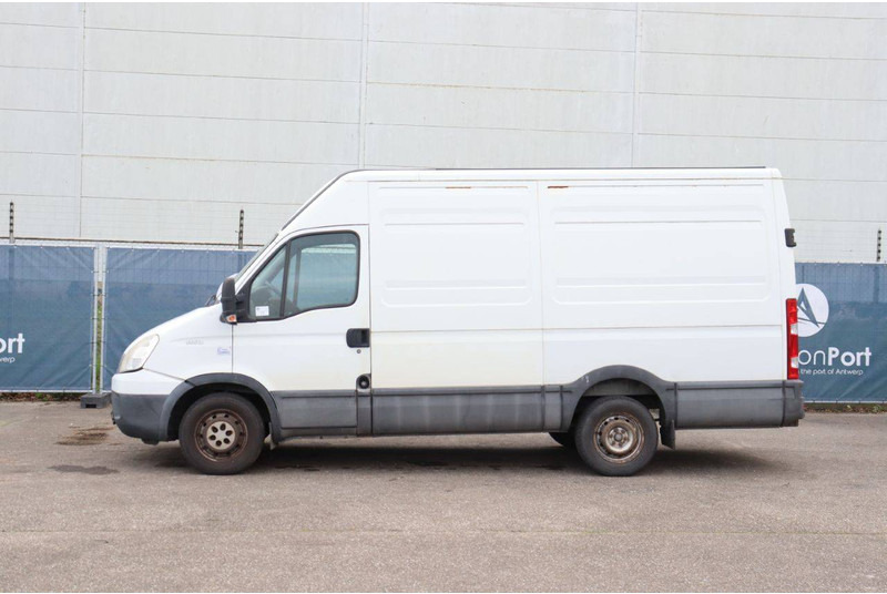 Iveco Daily 35S13 - כלי רכב מסחרי עם לוח: תמונה 2 Iveco Daily 35S13 - כלי רכב מסחרי עם לוח: תמונה 2