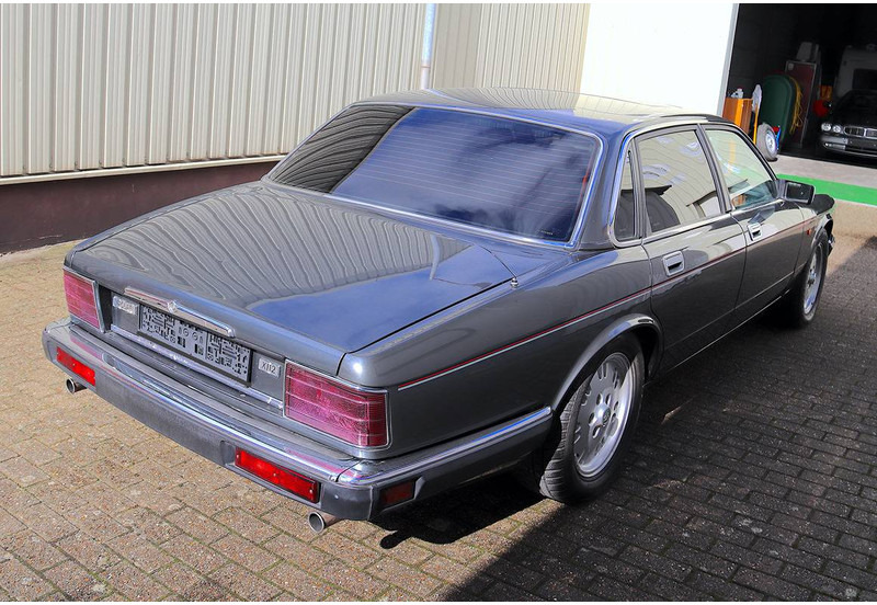 Jaguar XJ-12 - סדאן: תמונה 4 Jaguar XJ-12 - סדאן: תמונה 4