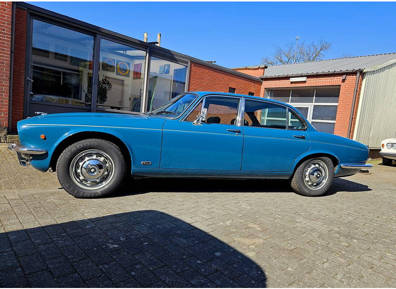 Jaguar XJ 4.2 Manual 4-Speed Overdrive - סדאן: תמונה 2 Jaguar XJ 4.2 Manual 4-Speed Overdrive - סדאן: תמונה 2