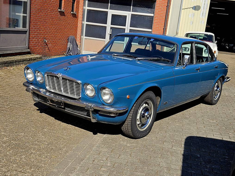 Jaguar XJ 4.2 Manual 4-Speed Overdrive - סדאן: תמונה 1 Jaguar XJ 4.2 Manual 4-Speed Overdrive - סדאן: תמונה 1