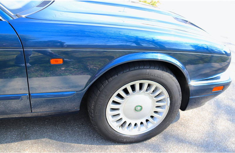 Jaguar XJ Sovereign 4.0 - סדאן: תמונה 5 Jaguar XJ Sovereign 4.0 - סדאן: תמונה 5