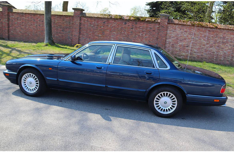 Jaguar XJ Sovereign 4.0 - סדאן: תמונה 2 Jaguar XJ Sovereign 4.0 - סדאן: תמונה 2