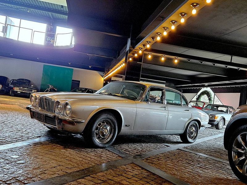 Jaguar XJ (series II) 4.2 Automatic - סדאן: תמונה 2 Jaguar XJ (series II) 4.2 Automatic - סדאן: תמונה 2