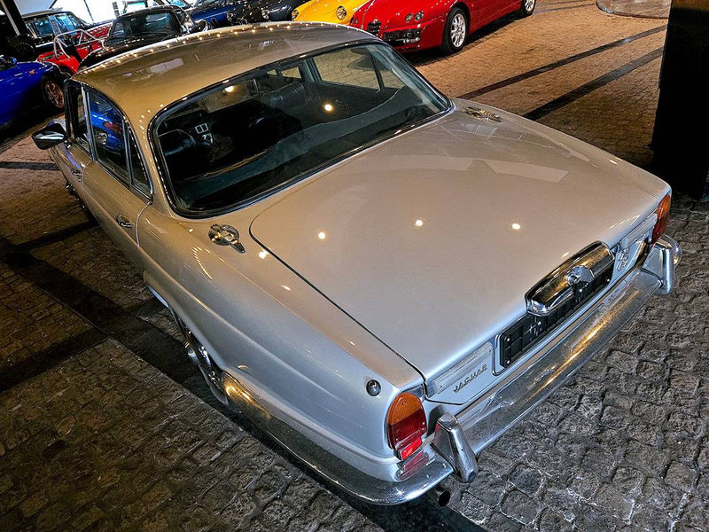 Jaguar XJ (series II) 4.2 Automatic - סדאן: תמונה 3 Jaguar XJ (series II) 4.2 Automatic - סדאן: תמונה 3