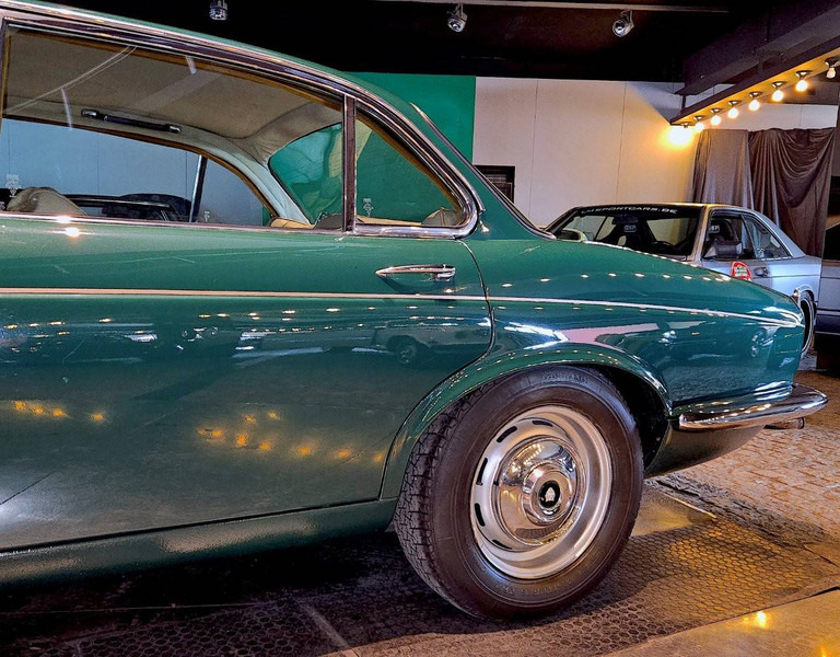 Jaguar XJ (series II) 4.2 Automatic - סדאן: תמונה 3 Jaguar XJ (series II) 4.2 Automatic - סדאן: תמונה 3