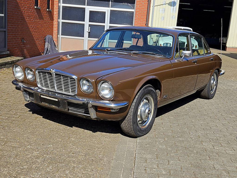 Jaguar 'XJ (series II) 4.2 Automatic - סדאן: תמונה 1 Jaguar 'XJ (series II) 4.2 Automatic - סדאן: תמונה 1