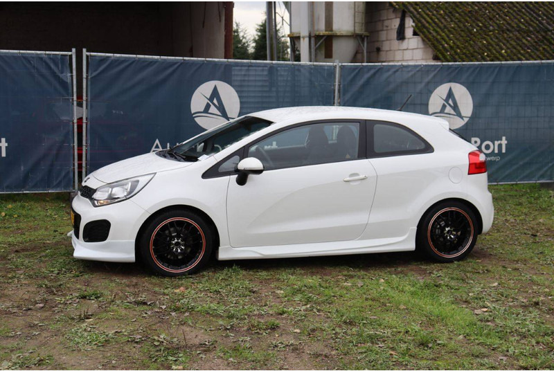 Kia Rio - סדאן: תמונה 1 Kia Rio - סדאן: תמונה 1