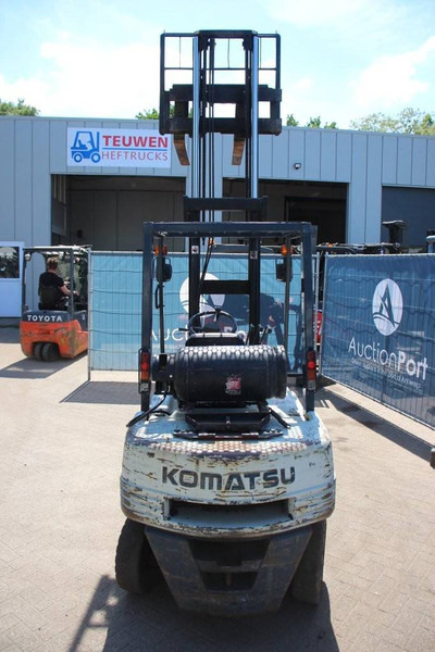 Komatsu FG25T-11E - מלגזת LPG: תמונה 4 Komatsu FG25T-11E - מלגזת LPG: תמונה 4