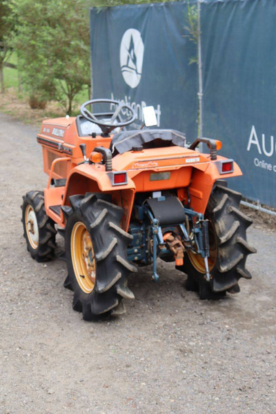 Kubota B1-14 Bulltra - טרקטור חקלאי: תמונה 4 Kubota B1-14 Bulltra - טרקטור חקלאי: תמונה 4