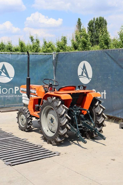 Kubota B1702DT - טרקטור חקלאי: תמונה 3 Kubota B1702DT - טרקטור חקלאי: תמונה 3