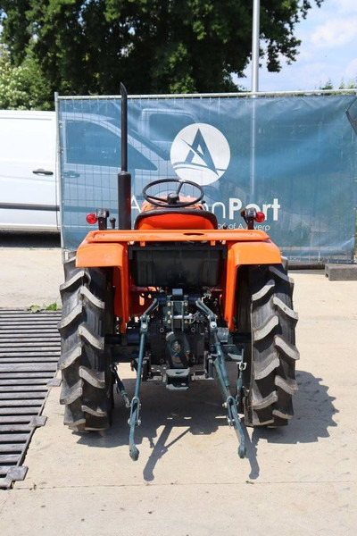 Kubota B1702DT - טרקטור חקלאי: תמונה 4 Kubota B1702DT - טרקטור חקלאי: תמונה 4