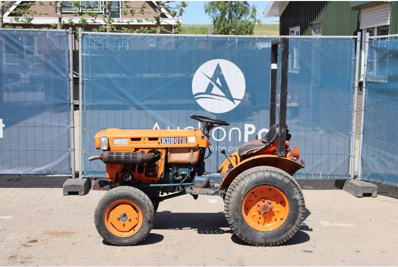 Kubota B6100 D - טרקטור חקלאי: תמונה 2 Kubota B6100 D - טרקטור חקלאי: תמונה 2