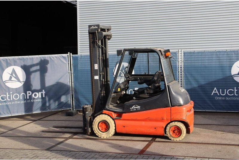 Linde E30-02 - מלגזה חשמלית: תמונה 3 Linde E30-02 - מלגזה חשמלית: תמונה 3