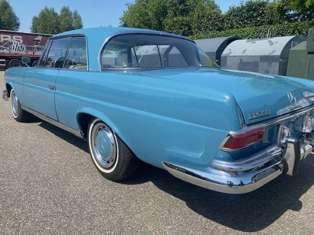 Mercedes-Benz 220 SE coupe Automatic - סדאן: תמונה 2 Mercedes-Benz 220 SE coupe Automatic - סדאן: תמונה 2