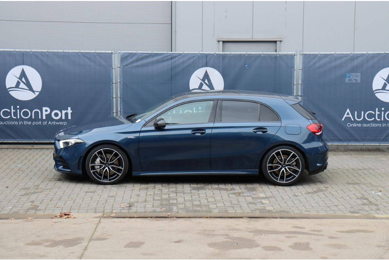 Mercedes-Benz A-Klasse 35 AMG Hatchback - סדאן: תמונה 2 Mercedes-Benz A-Klasse 35 AMG Hatchback - סדאן: תמונה 2