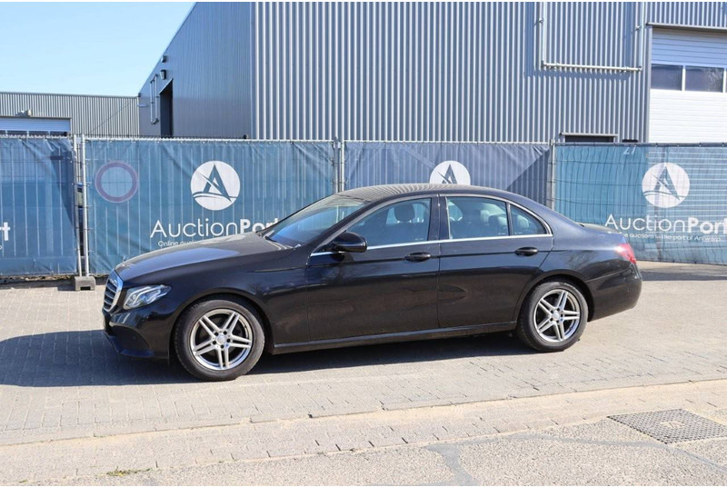 Mercedes-Benz E-Klasse 200 D - סדאן: תמונה 1 Mercedes-Benz E-Klasse 200 D - סדאן: תמונה 1