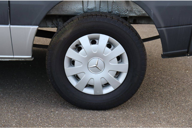 כלי רכב מסחרי עם לוח Mercedes-Benz Sprinter: תמונה 18 כלי רכב מסחרי עם לוח Mercedes-Benz Sprinter: תמונה 18