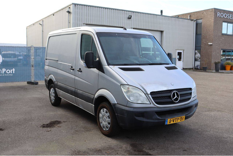 כלי רכב מסחרי עם לוח Mercedes-Benz Sprinter: תמונה 7 כלי רכב מסחרי עם לוח Mercedes-Benz Sprinter: תמונה 7