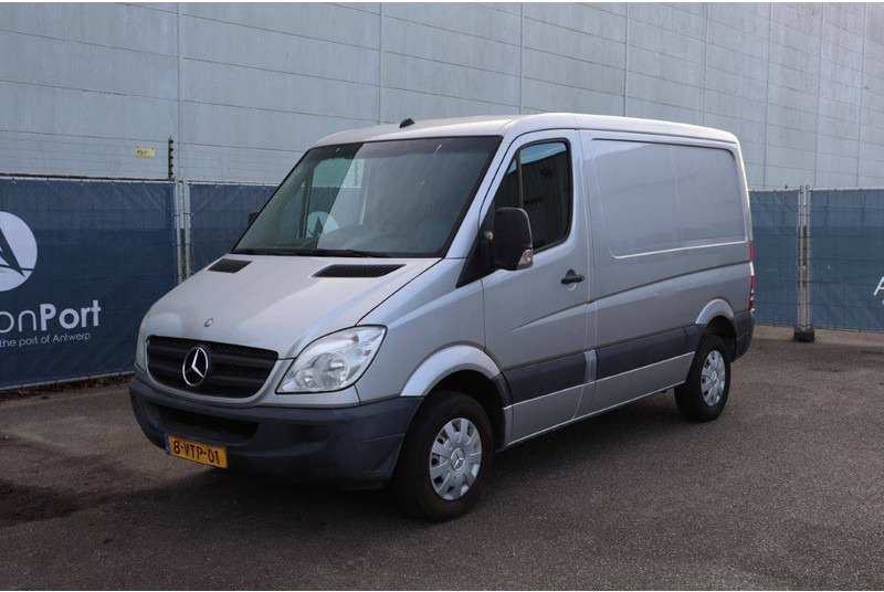 כלי רכב מסחרי עם לוח Mercedes-Benz Sprinter: תמונה 9 כלי רכב מסחרי עם לוח Mercedes-Benz Sprinter: תמונה 9