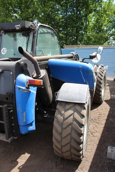 New Holland LM425 - מפעיל טלסקופי: תמונה 5 New Holland LM425 - מפעיל טלסקופי: תמונה 5