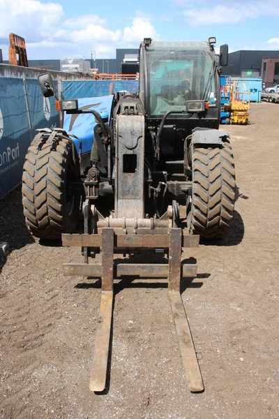 מפעיל טלסקופי New Holland LM425: תמונה 7