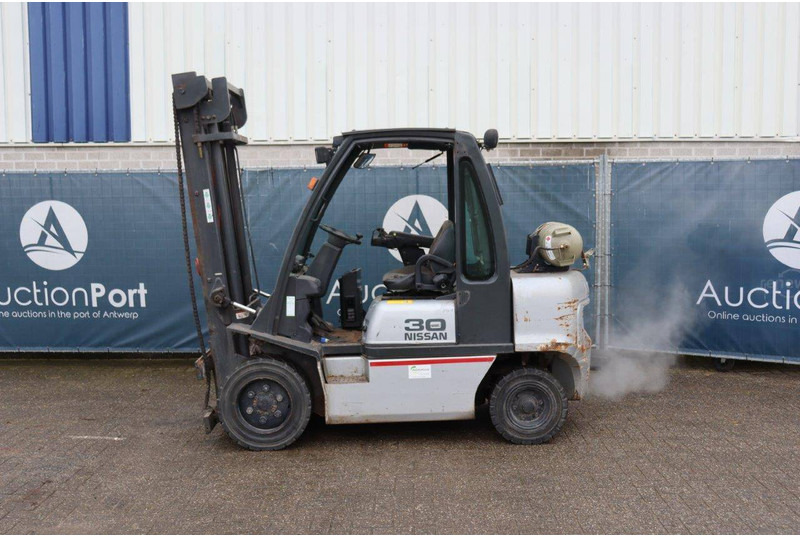 Nissan 30 - מלגזת LPG: תמונה 2 Nissan 30 - מלגזת LPG: תמונה 2