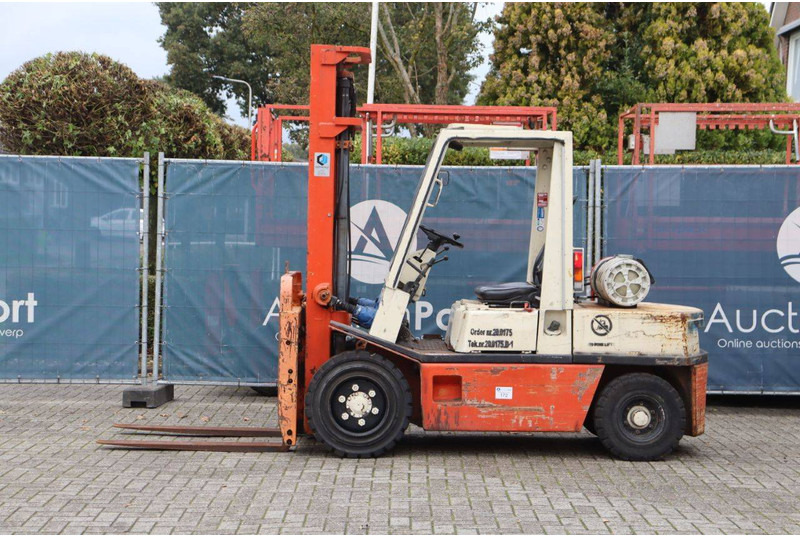 Nissan RGH 02A-30U - מלגזת LPG: תמונה 2 Nissan RGH 02A-30U - מלגזת LPG: תמונה 2