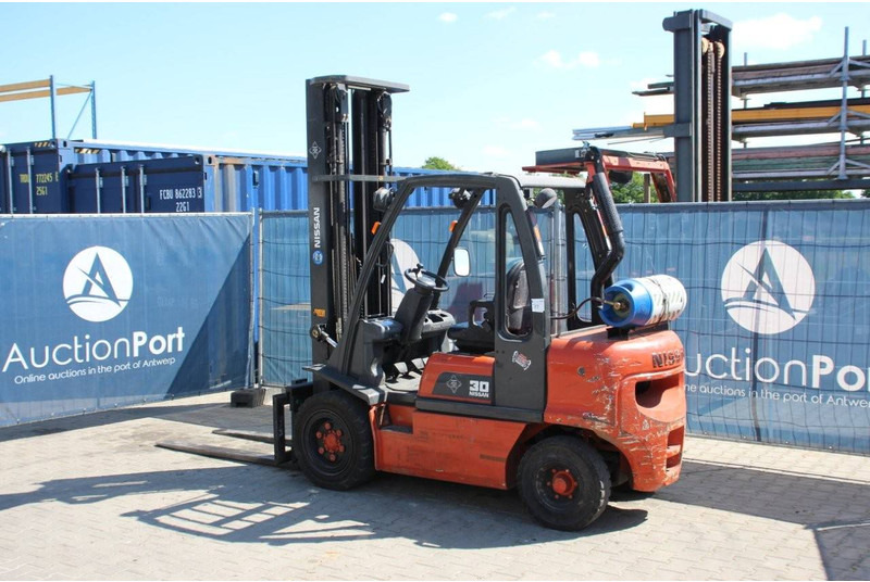 Nissan USD02A30PQ - מלגזת LPG: תמונה 3 Nissan USD02A30PQ - מלגזת LPG: תמונה 3