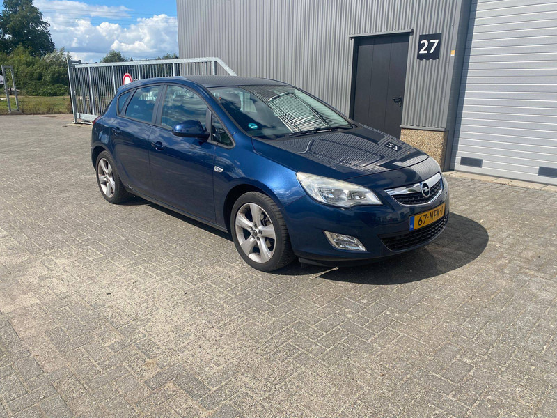 Opel Astra 1.6 - סדאן: תמונה 5 Opel Astra 1.6 - סדאן: תמונה 5