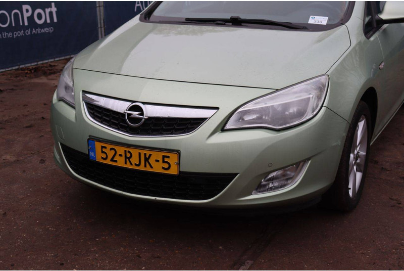 מכונית Opel Astra Sports Tourer: תמונה 10 מכונית Opel Astra Sports Tourer: תמונה 10