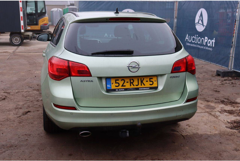 מכונית Opel Astra Sports Tourer: תמונה 16 מכונית Opel Astra Sports Tourer: תמונה 16